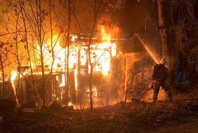 Пожар в Екатеринбурге уничтожил дом экоактивистки: подозрения на поджог