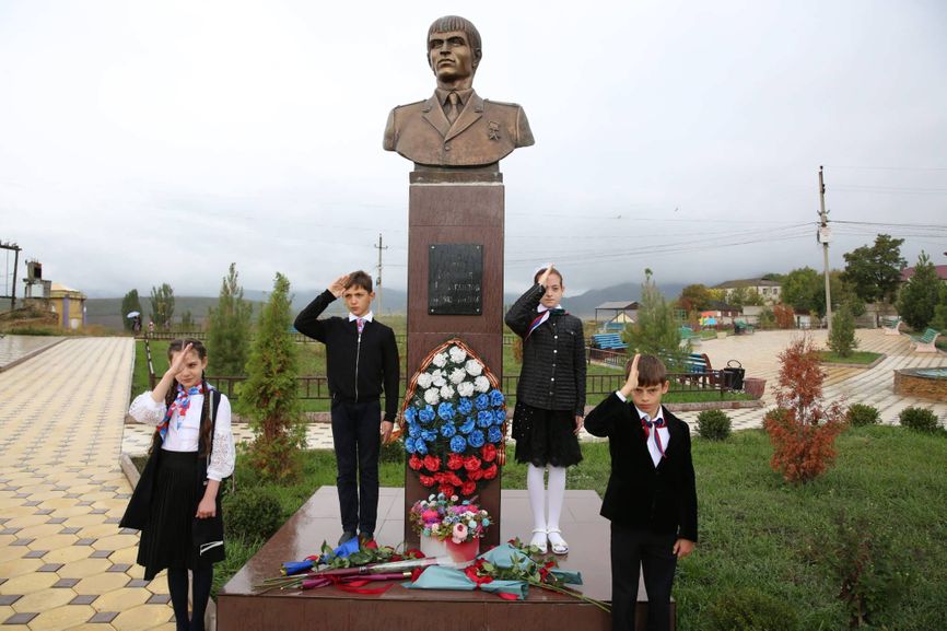 Магомеду Нурбагандову открыли памятник в Сергокале kkiqqqidrkikekmp tidttiqzqiqkdkrt uriqzeiqqiuhdrm qzeidrziqqdiezrmf